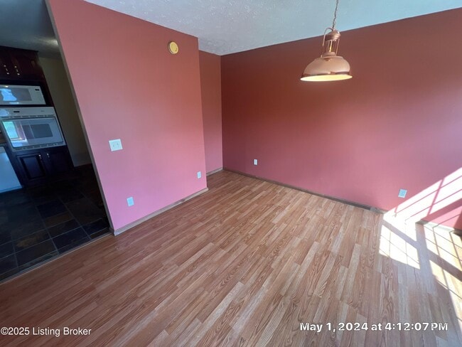 Building Photo - 230 S Circlecrest Dr