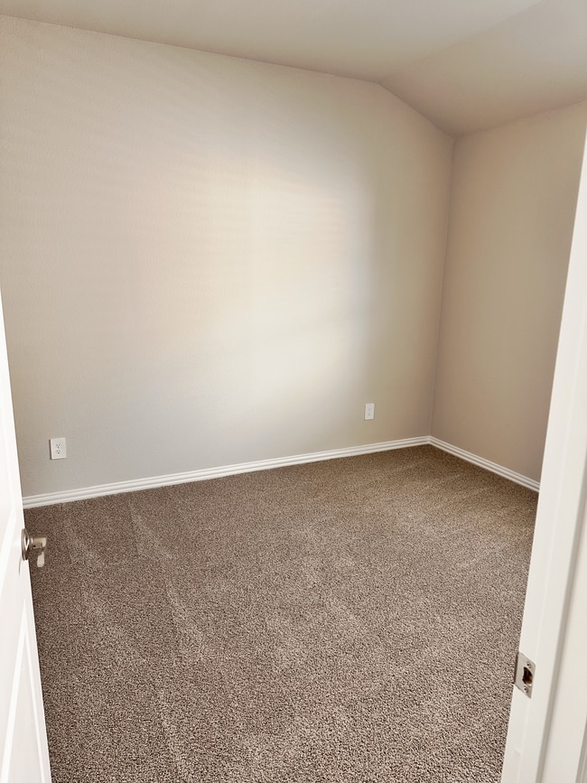 Building Photo - 2217 Dunbar Dr