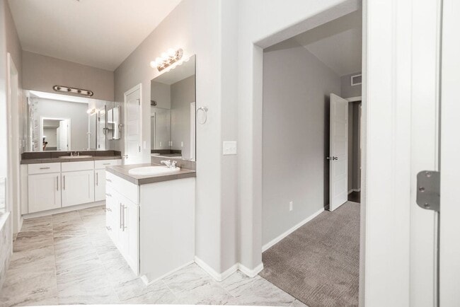 Building Photo - Beautiful Single-Family Home in a Great Location!