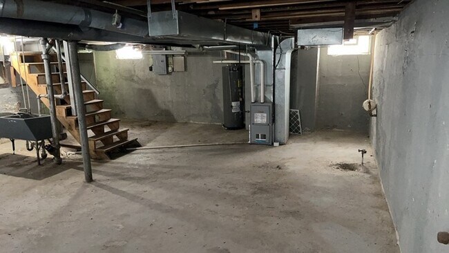 Building Photo - 32 Stafford Ave