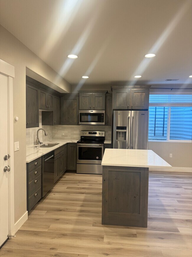 Building Photo - 6953 Canyon Meadows Dr