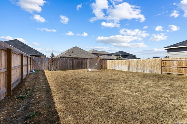 Building Photo - Charming Home Awaits: Spacious & Modern Living in a Prime Location