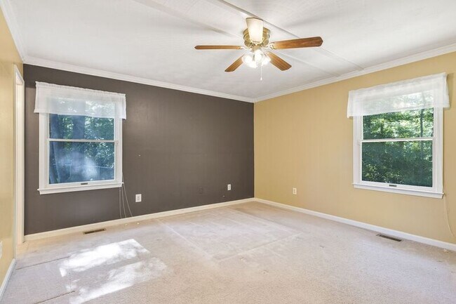 Building Photo - 8170 Linda Ln