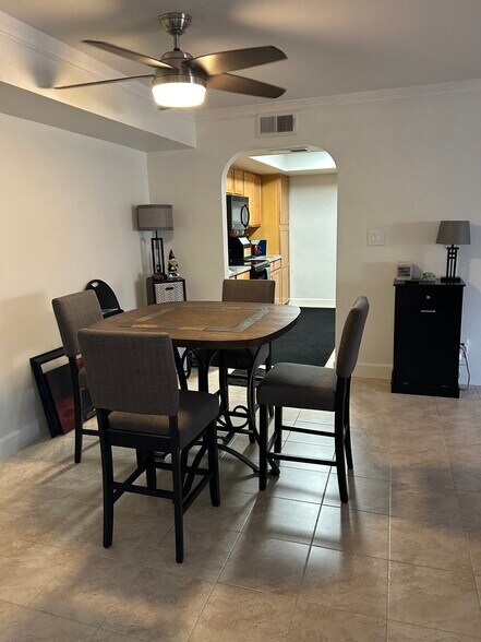 Eat in dining area - 3825 E Camelback Rd