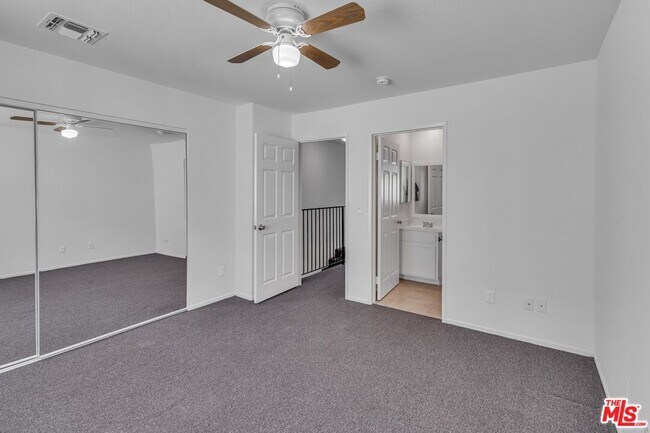 Building Photo - 6616 Sylmar Ave