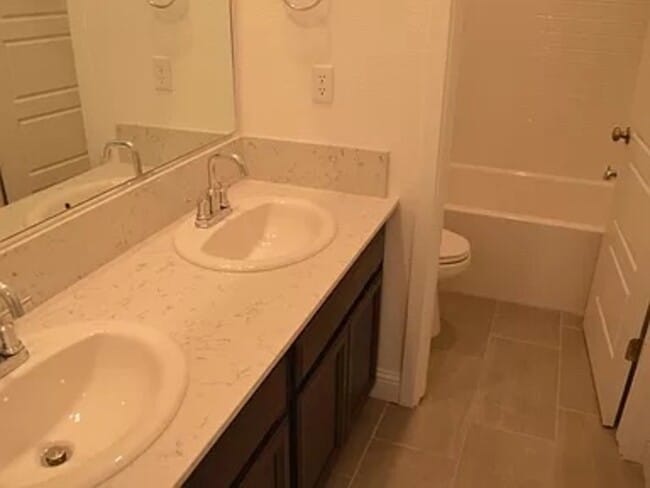 Building Photo - 2402 Urdaneta Way
