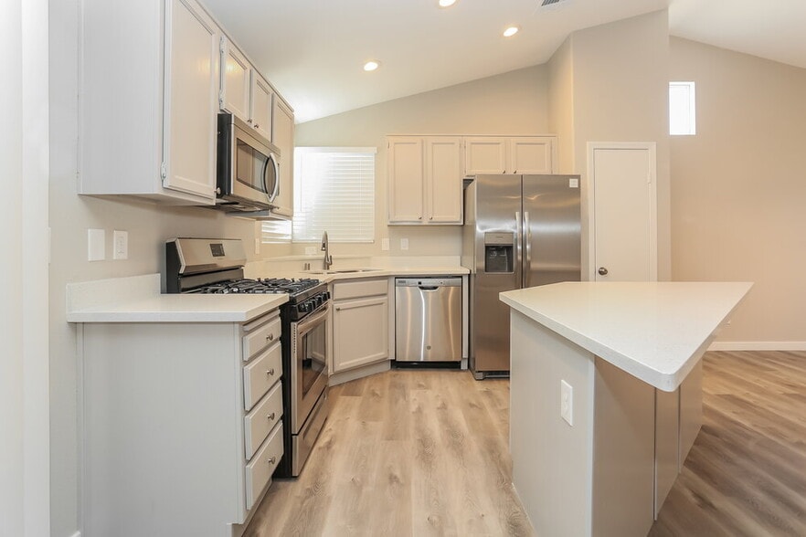 Building Photo - 2801 Lava Rock Ave