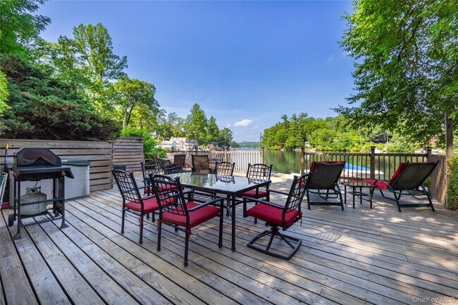 Building Photo - 24 Crescent Dr