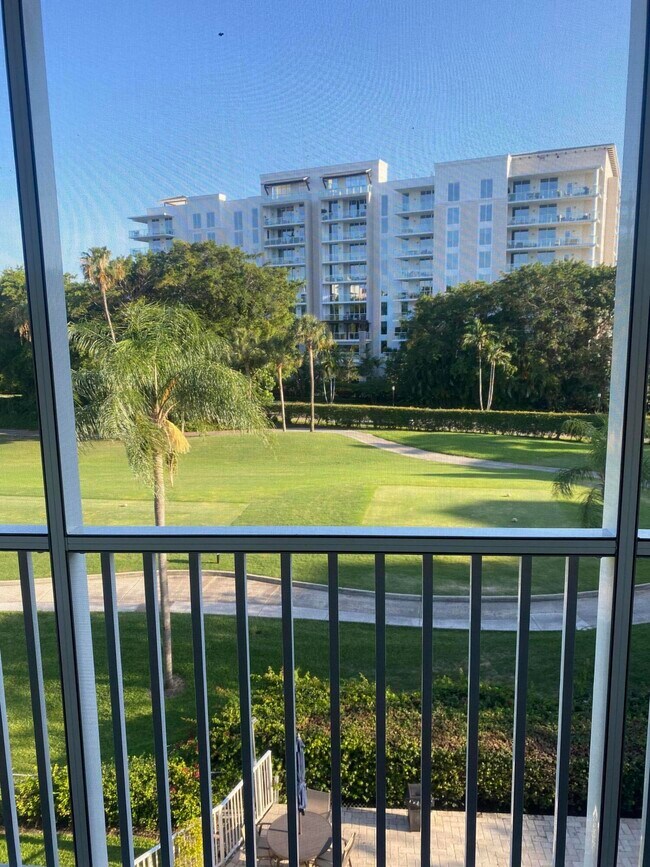 Building Photo - 200 E Royal Palm Rd