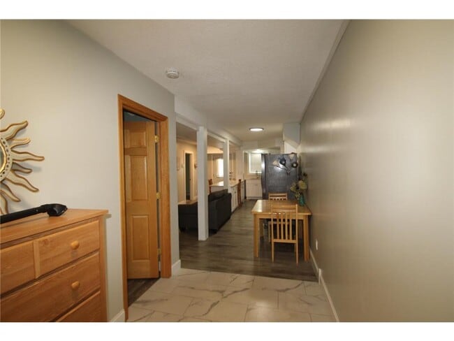 Building Photo - 401 W Main St