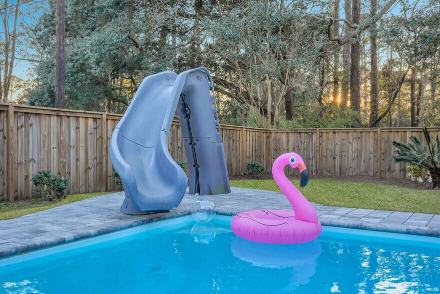 Building Photo - 533 Quarterman Dr