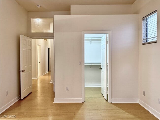Building Photo - 10137 Crest Brook Pl