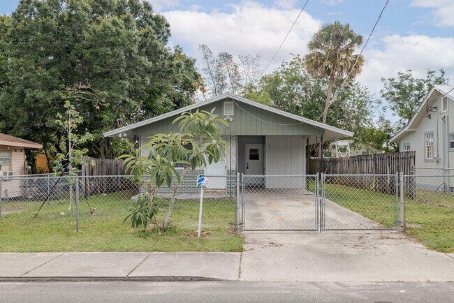 Building Photo - 917 SE Nassau Ave