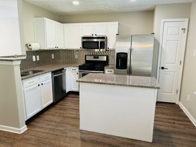 Building Photo - 208 Oak Grove Way