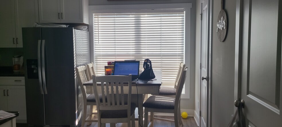 Building Photo - 151 Sunburst Villa Dr