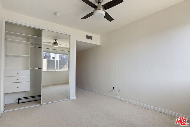 Building Photo - 171 N Church Ln
