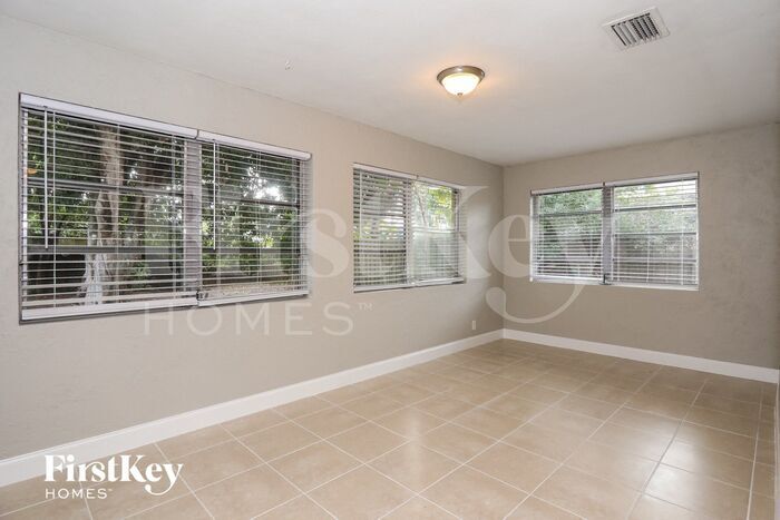 Building Photo - 360 NW 35th Ct