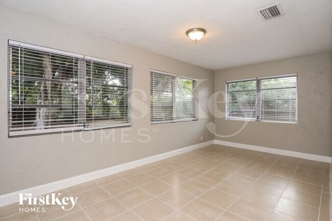 Building Photo - 360 NW 35th Ct