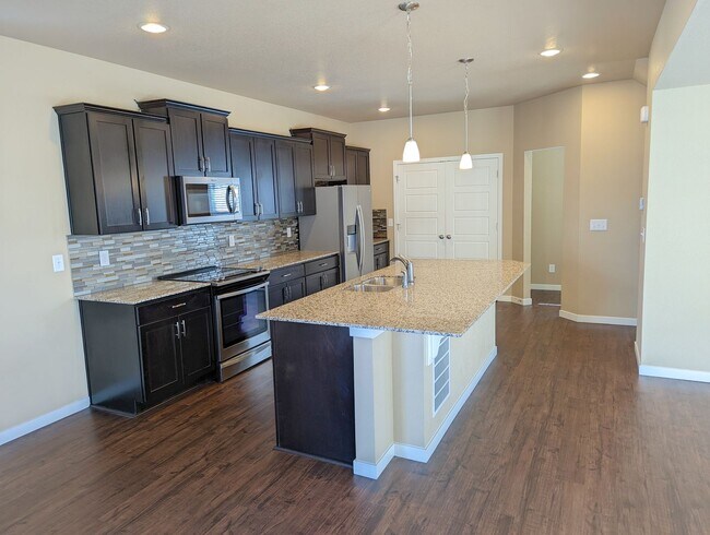 Building Photo - Move in ready on Timberlake Loop!