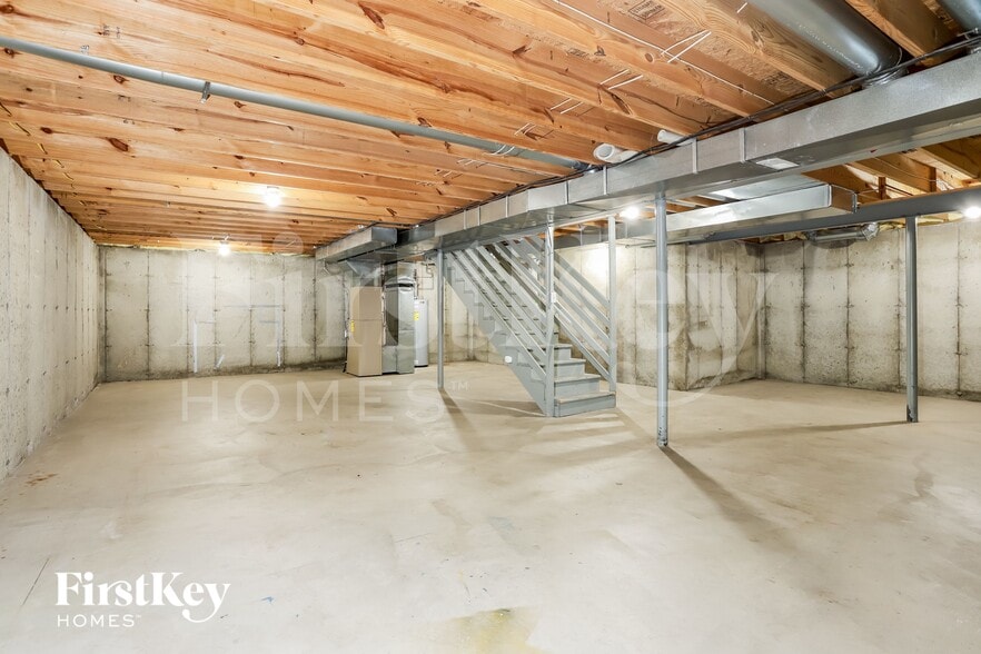 Building Photo - 1702 Briarmanor Dr