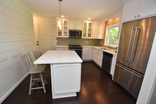 Building Photo - Penn Schools!  Updated 3 bedroom 2 full bath home in Mishawaka IN