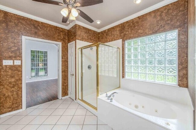 Building Photo - Lovely home nestled in south Arlington