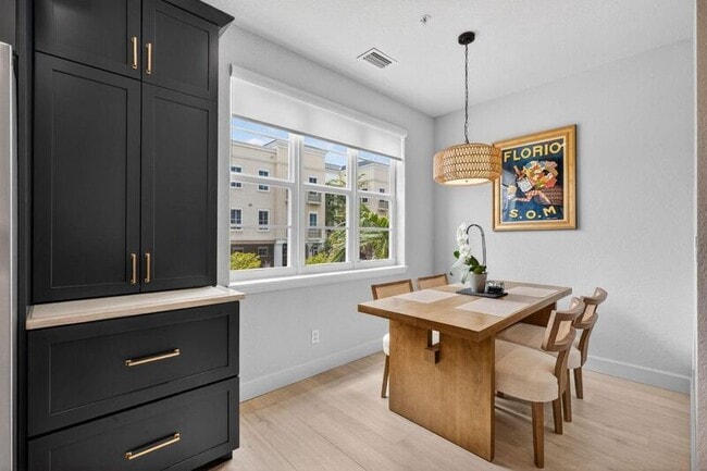 Building Photo - 150 Cat Rock Ln