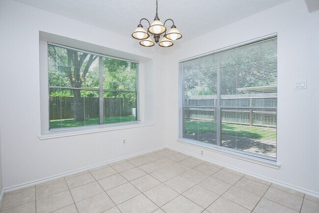 Building Photo - 2303 Old Dixie Dr