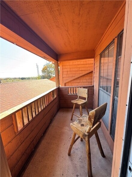 Building Photo - 1305 W Villa Maria Rd