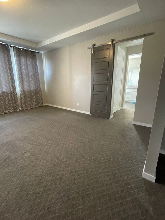 Building Photo - Gorgeous Colliers Hill Home