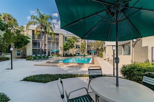 Building Photo - 2302 S Manhattan Ave