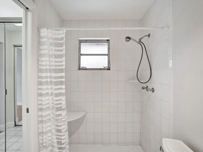 Building Photo - 3747 E Valley Green Dr