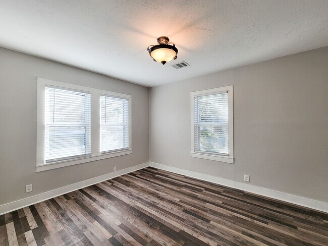 Building Photo - BEAUTIFUL REMODELED HISTORIC AREA 3 BEDROOM 1.5 BATH HOME IN ROSENBERG, TEXAS