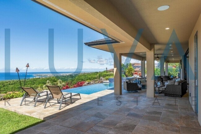 Building Photo - 4 bedroom 3.5 bathroom home with pool