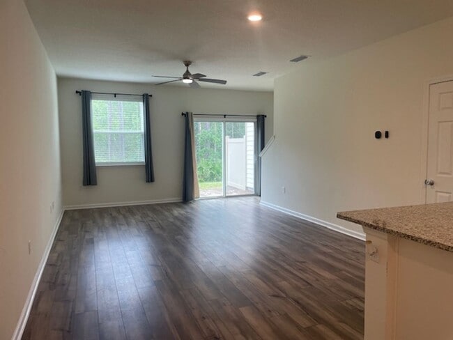 Building Photo - Beautiful 3/2.5 2023 Townhome Oakleaf