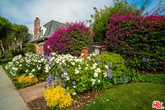 Building Photo - 8130 Redlands St