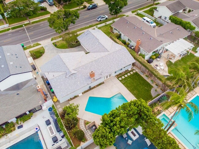 Building Photo - Dover Shores