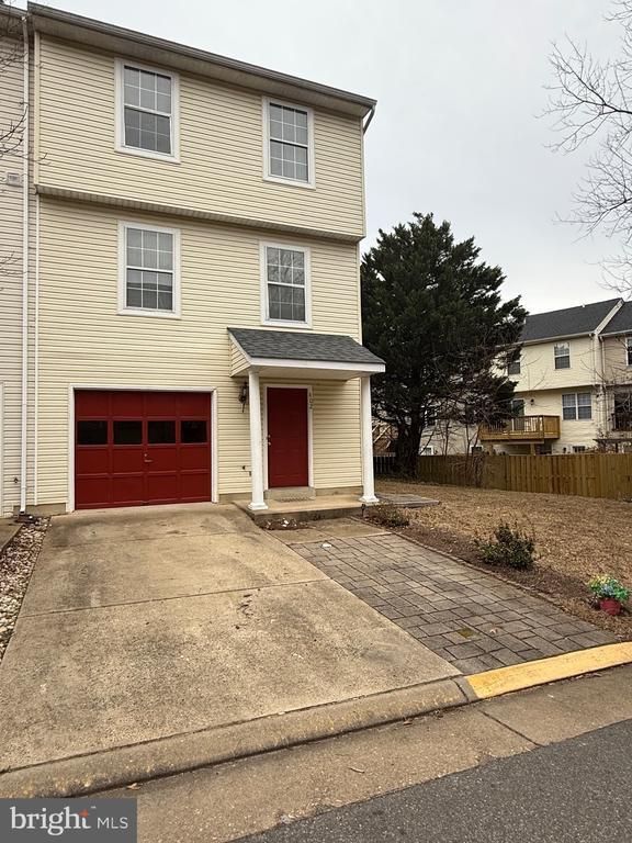 Building Photo - 402 Shaw Ct