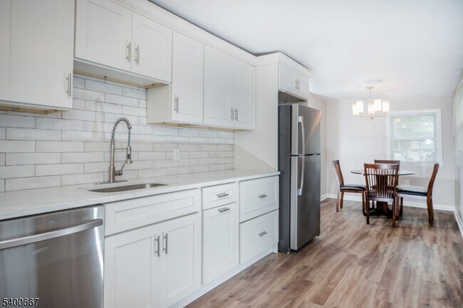 Building Photo - 74 E Shore Rd