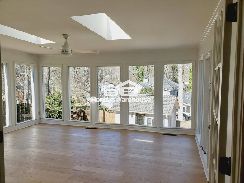 Building Photo - 4325 Sprucebough Dr