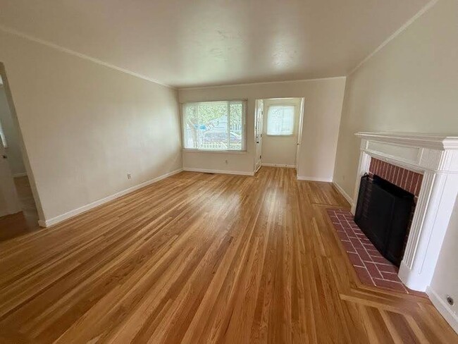 Building Photo - Charming 2-Bedroom Home for Rent in San Mateo