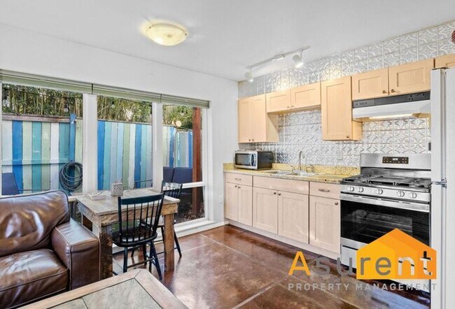 Building Photo - Stylish Ashland One Bedroom Townhouse with Private Patio and Radiant Heated Floors