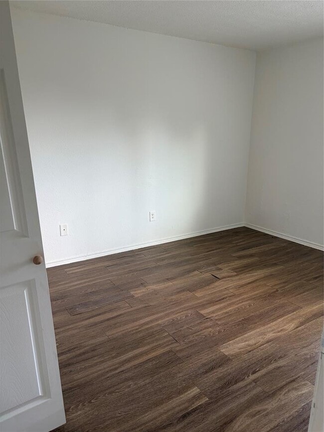 Building Photo - 8503 Colony Loop Dr