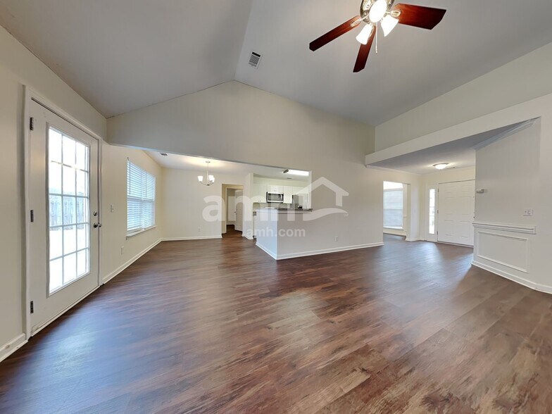 Building Photo - 128 Nandina Wy