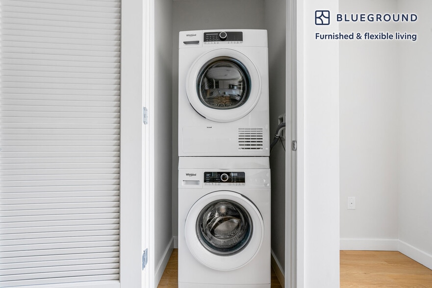 Building Photo - 1300 Yards Pl SE