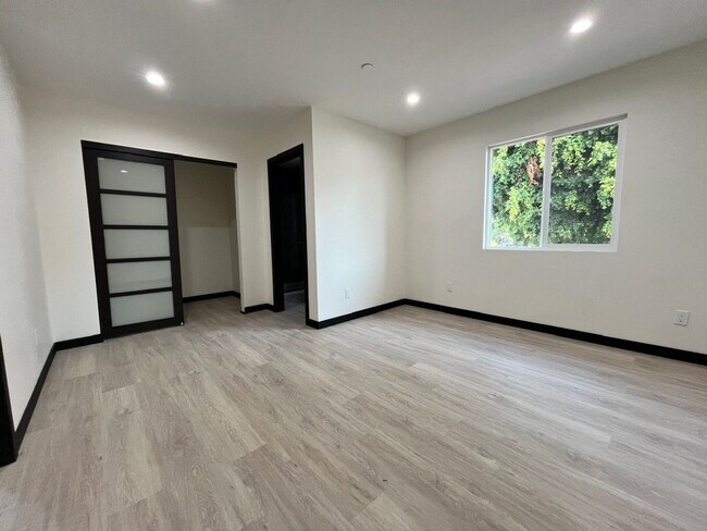 Building Photo - 2645 W Via Corona