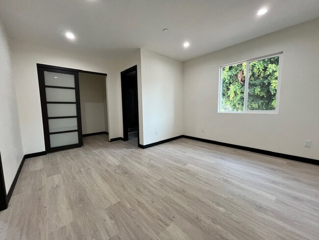 Building Photo - Beatiful and spacious Rental in Montebello...