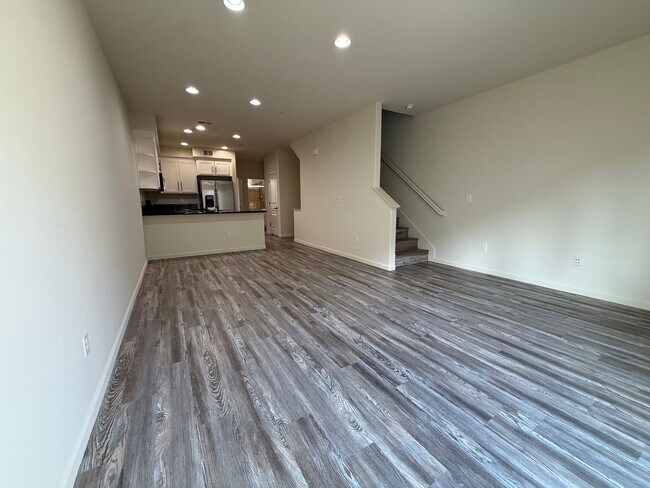Building Photo - 566 Almaden Walk Loop