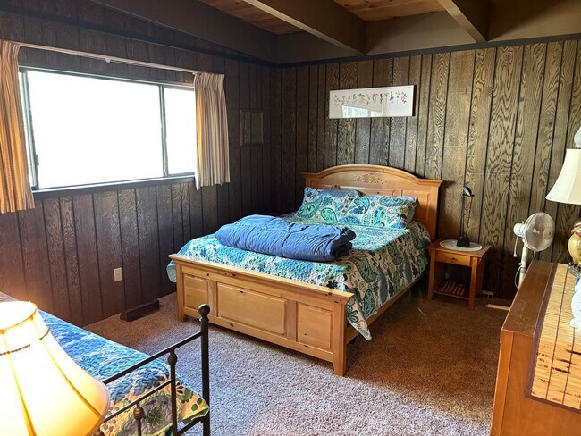 Building Photo - 2 Bedroom one level cabin