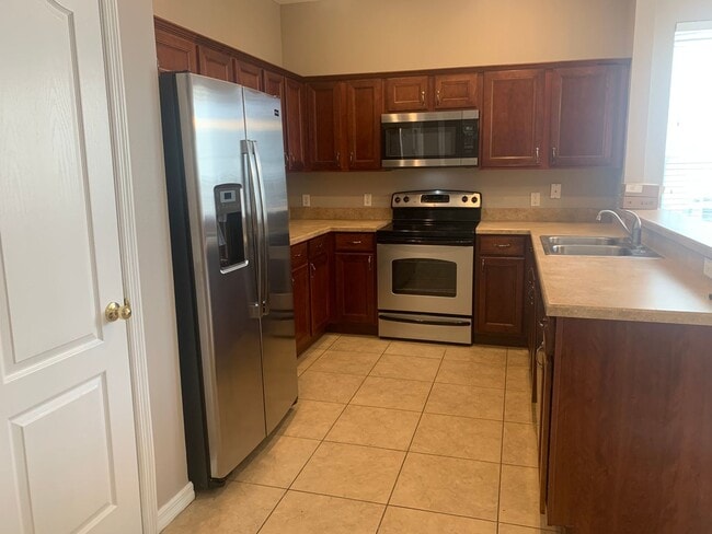 Building Photo - 3/2 Condo w/ 2 Car Garage in Harmony, FL
